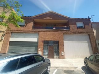Casa a schiera in De pau gargallo 10. Casa con gran local y terraza. rebajada!!!