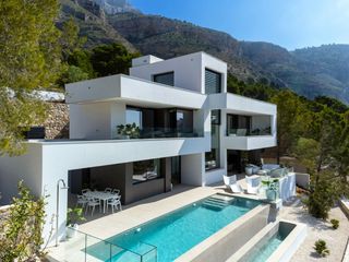Chalet en Altea Ciudad. Villa con vistas al mar, amueblada y terminada en altea. costa b