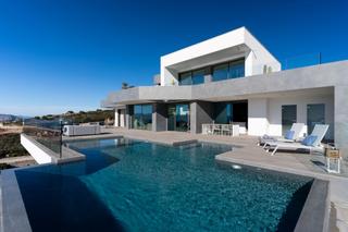 Chalet in Cumbre del Sol. Villa key ready con vistas al mar en benitachell. costa blanca