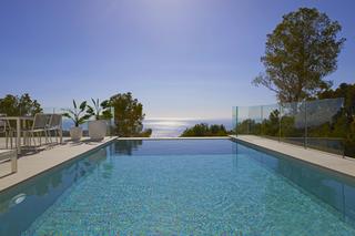 Chalet à Mascarat. Villa terminada y amueblada con vistas al mar en altea. costa bl