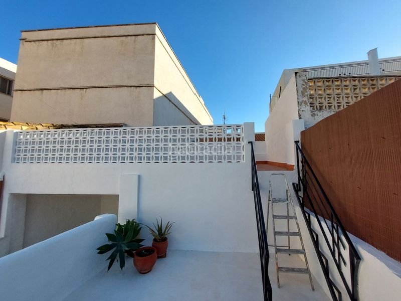 Foto d489cee9-c6ec-4f91-98de-147407573191. Casa adossada amb xemeneia calefacció a Ondara