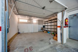 Aparcament cotxe a Calle pablo mercader torregrosa 4. Garaje cerrado de 20m2