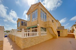 Casa  Calle pablo mercader torregrosa 4. Bungalow en planta baja, en residencial con piscina comunitaria
