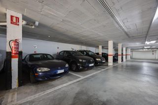 Parking voiture à Calle pablo mercader torregrosa 4. Plaza de garaje con acceso por rampa.