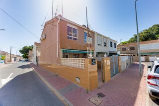 Chalet  Plaza ensenada 4. Chalet adosado en san roque, torrevieja