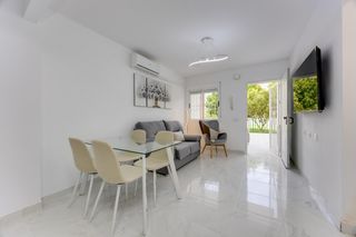 Appartement  Calle santander 3. Planta baja de dos dormitorios, totalmente reformada y con pisci