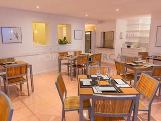 Local commercial à Ferreries poble. Restaurante en pleno funcionamiento en el centro de ferreries