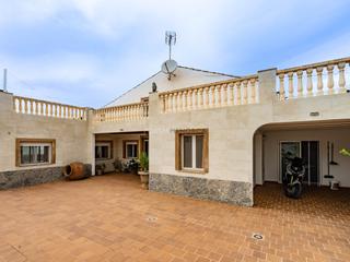 Masia a Camí de rafalet 20. Casa de campo en zona urbana, trebalúger