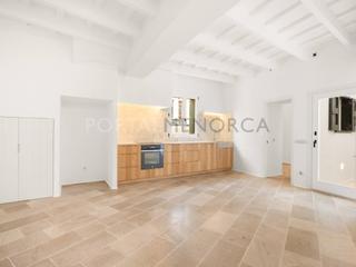 Casa en Centre Històric. Planta baja con patio recién reformada en mahón