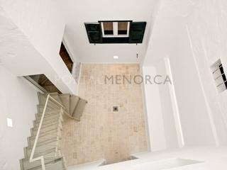 Maison à Dalt Sant Joan-Plaça Eivissa. Planta baja con patio recién reformada en mahón