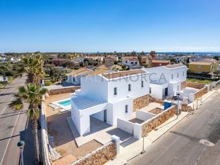 Xalet a Cala Blanca. Chalet de nueva construcción con piscina en son blanc