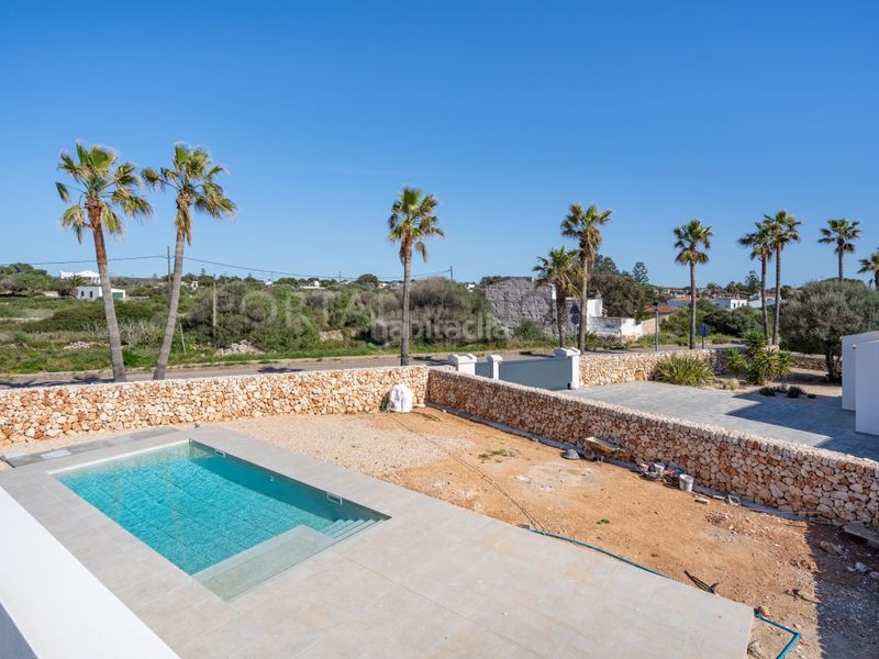 Foto 98219f7e-3176-4d7c-961c-9db880464f7a. Xalet amb piscina a Cala Blanca Ciutadella de Menorca