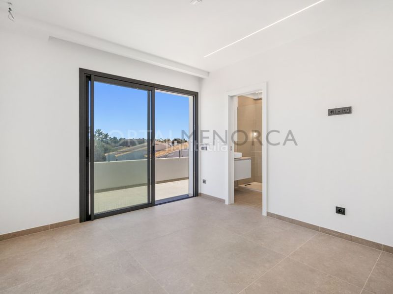 Foto cddebf00-6297-4d99-b3b2-50fc94936b56. Xalet amb piscina a Cala Blanca Ciutadella de Menorca