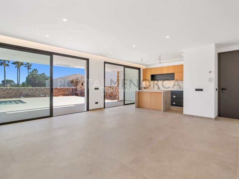 Foto df7235ac-e31d-4e64-81ad-aa0b3e75ec40. Xalet amb piscina a Cala Blanca Ciutadella de Menorca