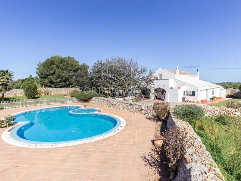 Foto 0327afe9-41cf-4762-bbd4-bc4c2cad7b99. Masía en santa rita pol 2 parcela 40 casa de campo con piscina en venta , menorca en Sant Lluís