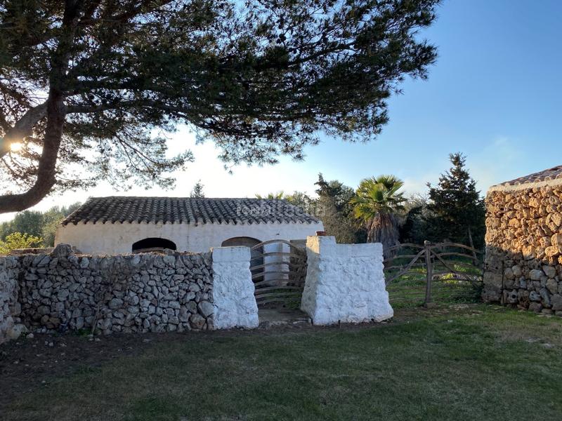 Foto 09e0d863-bd94-47c1-99f3-0f88d9b6f73a. Masía en santa rita pol 2 parcela 40 casa de campo con piscina en venta , menorca en Sant Lluís