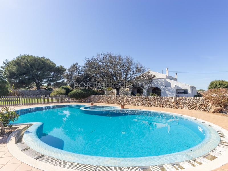 Foto 3dc1f219-bc2d-4222-98aa-fb9ead70a423. Masía en santa rita pol 2 parcela 40 casa de campo con piscina en venta , menorca en Sant Lluís