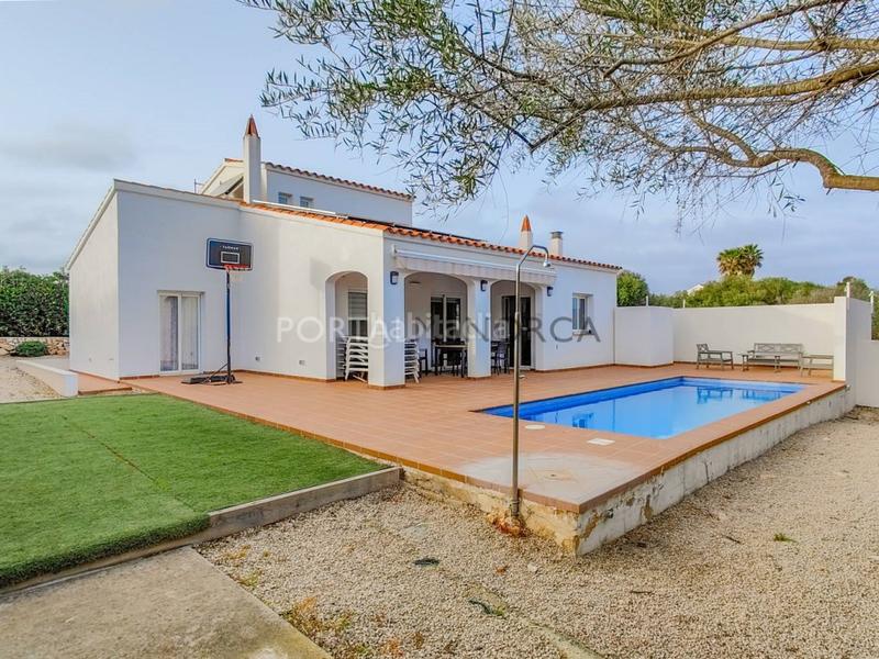 Foto dfe75637-4fc4-436e-b501-3f8946606a40. Chalet  con piscina en venta en binibeca nou en Sant Lluís