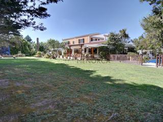 Xalet a Sant Climent-Es Canutells. Chalet muy espacioso en venta en binixica, menorca