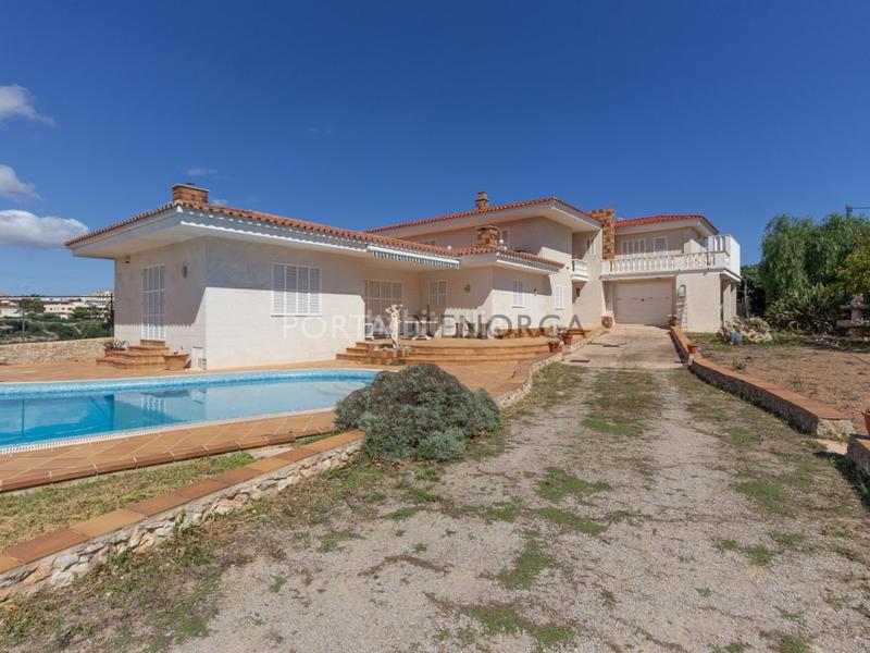 Foto 7a774b48-b11e-48c3-b8b0-fc6cc8bb7b19. Chalet casa en primera linea con vistas al puerto de mahon en Es Castell