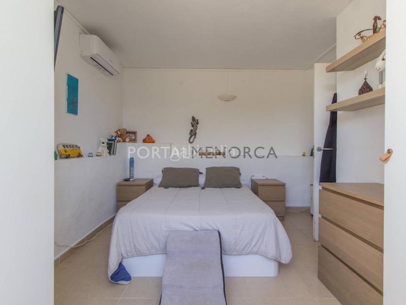 Foto dcdbf0c9-ac21-40b8-ac94-41772d644e40. Apartament amb piscina a Biniancolla-Punta Prima Sant Lluís