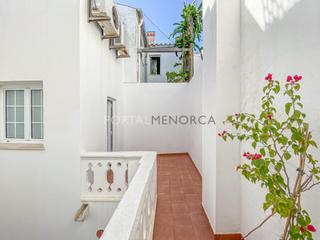 Casa a Centre Històric. Casa reformada con patio en mahon