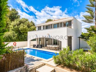 Chalet à Port d´Addaia. Chalet con piscina y licencia turística en addaia
