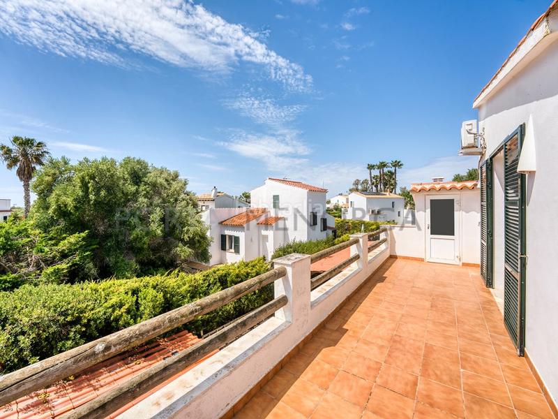 Foto a5f849e9-54ab-4a57-b55d-f6195009578f. Chalet moderno chalet con piscina en la costa sur de menorca en Sant Lluís