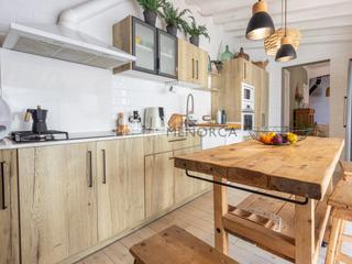 Casa en Avinguda Menorca-Sínia Costabella. Encantadora casa familiar con gran potencial.