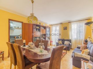 Flat in Es Castell. Amplio piso en venta en es castell