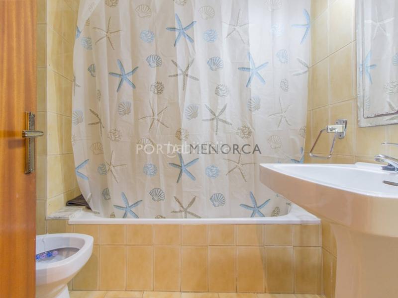 Foto c207706c-6e4b-438c-a8ad-6d6e875614ac. Piso amplio piso en venta en Es Castell Es Castell