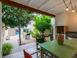 Maison  N/a. Espaciosa casa reformada con patio en ciutadella