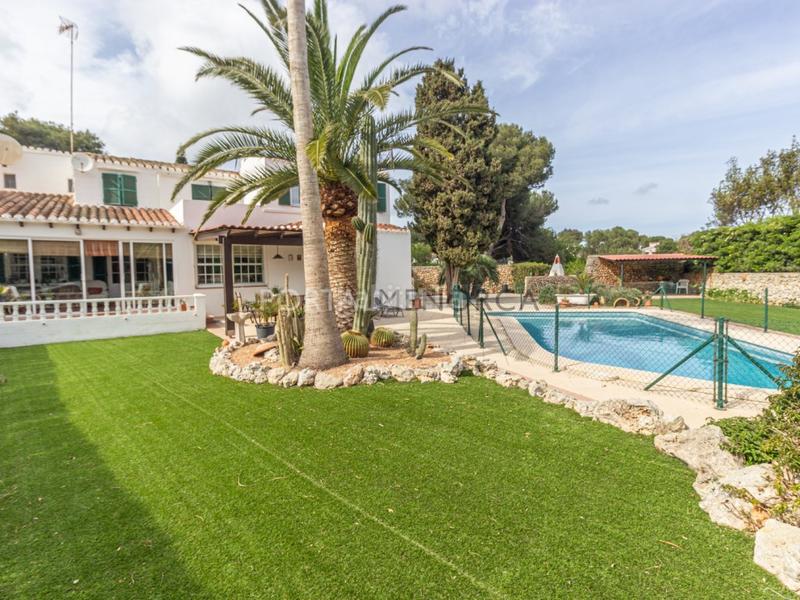 Foto cb0c8775-7df0-447f-a7a8-7a15d23f7f42. Chalet en calle biniatap de; ur son vilar 3 casa con jardin y piscina en son vilar en Es Castell