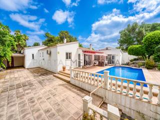 Chalet à Sant Climent-Es Canutells. Encantadora villa en una zona residencial tranquila en binixica