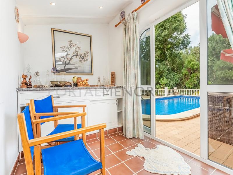 Foto d2cf27d4-d424-4ca5-9e99-aaa7ceb5a986. Chalet encantadora villa en una zona residencial tranquila en binixica en Maó