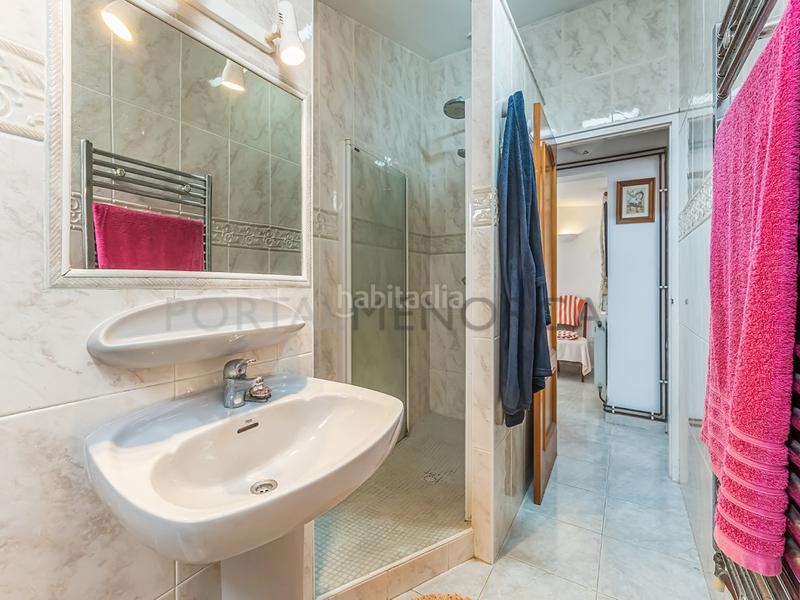 Foto dd78905a-e038-40f8-8ea0-3009bbe7ab73. Chalet encantadora villa en una zona residencial tranquila en binixica en Maó