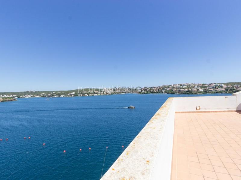 Foto c5d6f67e-7de9-43a1-a8f3-02e995f1c974. Piso  con vistas al puerto de mahón y acceso directo al mar en Es Castell