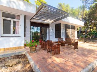 Xalet  N/a. Práctico chalet en una sola planta cerca del mar en son parc