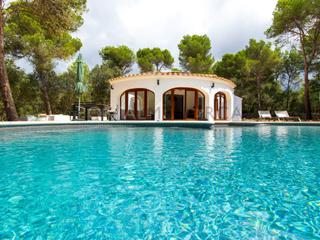 Mas  N/a. Casa de campo con piscina totalmente reformada cerca de ferrerie