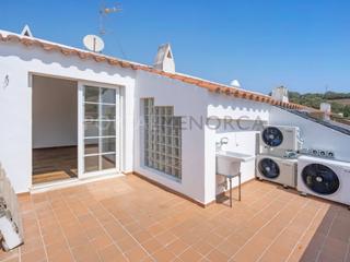 Pis a Es Mercadal Poble. Vivienda de tres plantas en es mercadal con amplias terrazas y v