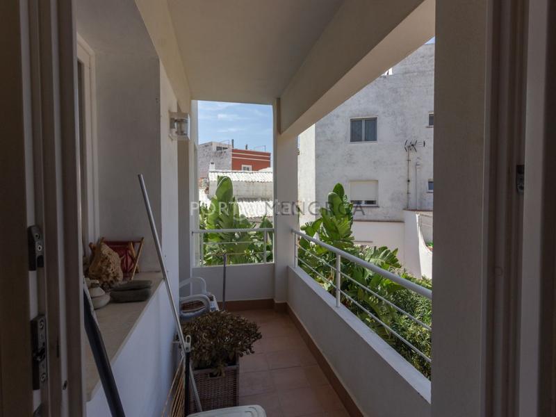Foto 4d3aa5b6-de7b-4308-bd3f-f89a49ce00f5. Piso duplex con parking y terraza en el centro de mao en Maó
