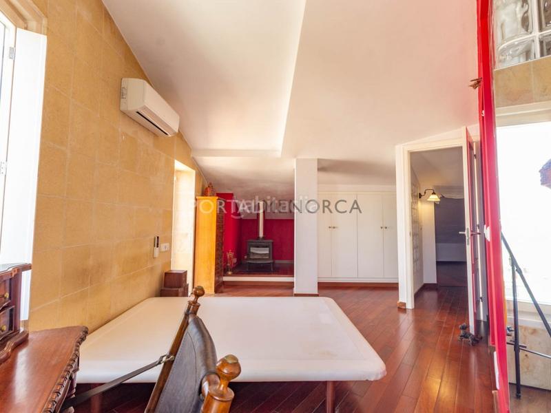 Foto be217a97-7934-4a68-9ab2-2d3809948cbf. Piso duplex con parking y terraza en el centro de mao en Maó