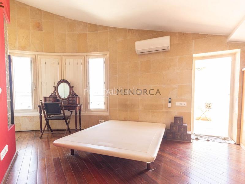 Foto e45ecf85-be50-4ba7-8e35-c1a9c9220e97. Piso duplex con parking y terraza en el centro de mao en Maó