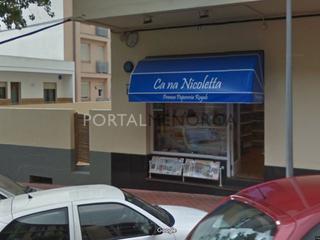 Local commercial à Avinguda Menorca-Sínia Costabella. Local comercial en planta baja con patio lateral