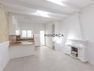 Casa a Centre Històric. Casa reformada con terraza en el centro de maó