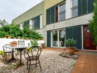 Casa a Calle febrer i cardona 87. Casa unifamiliar con piscina comunitaria en el centro de mahón
