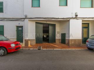 Autoparkplatz in Sant Lluís-S´Ullestrar-Torret. Amplio garaje en venta en sant lluís