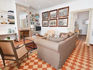 Casa  Calle plana. Encantadora casa tradicional reformada con patio en el centro de