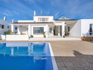 Chalet en Cala en Blanes. Chalet independiente con piscina en calan blanes