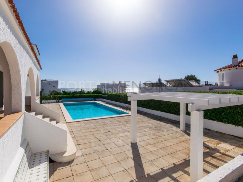 Foto dfe67f58-3dbe-4501-99d3-6f9e5bbf6c9a. Xalet amb aparcament piscina a S´Algar-Alcaufar Sant Lluís